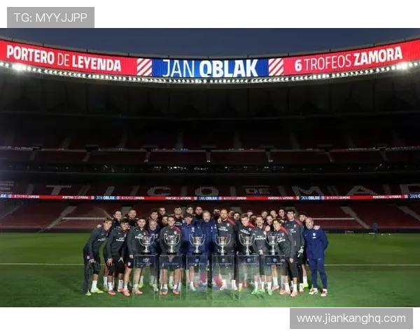 马竞门将奥布拉克荣获24-25赛季萨莫拉奖创生涯第六次获奖佳绩