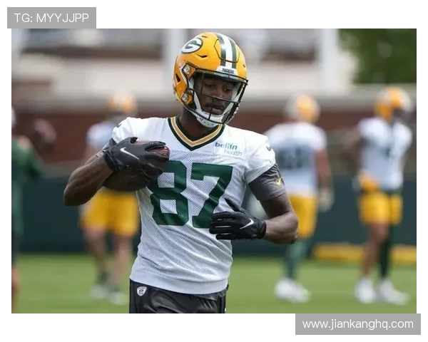 小乔丹季前赛无球队签约训练之余担任孩子私人司机的生活分享